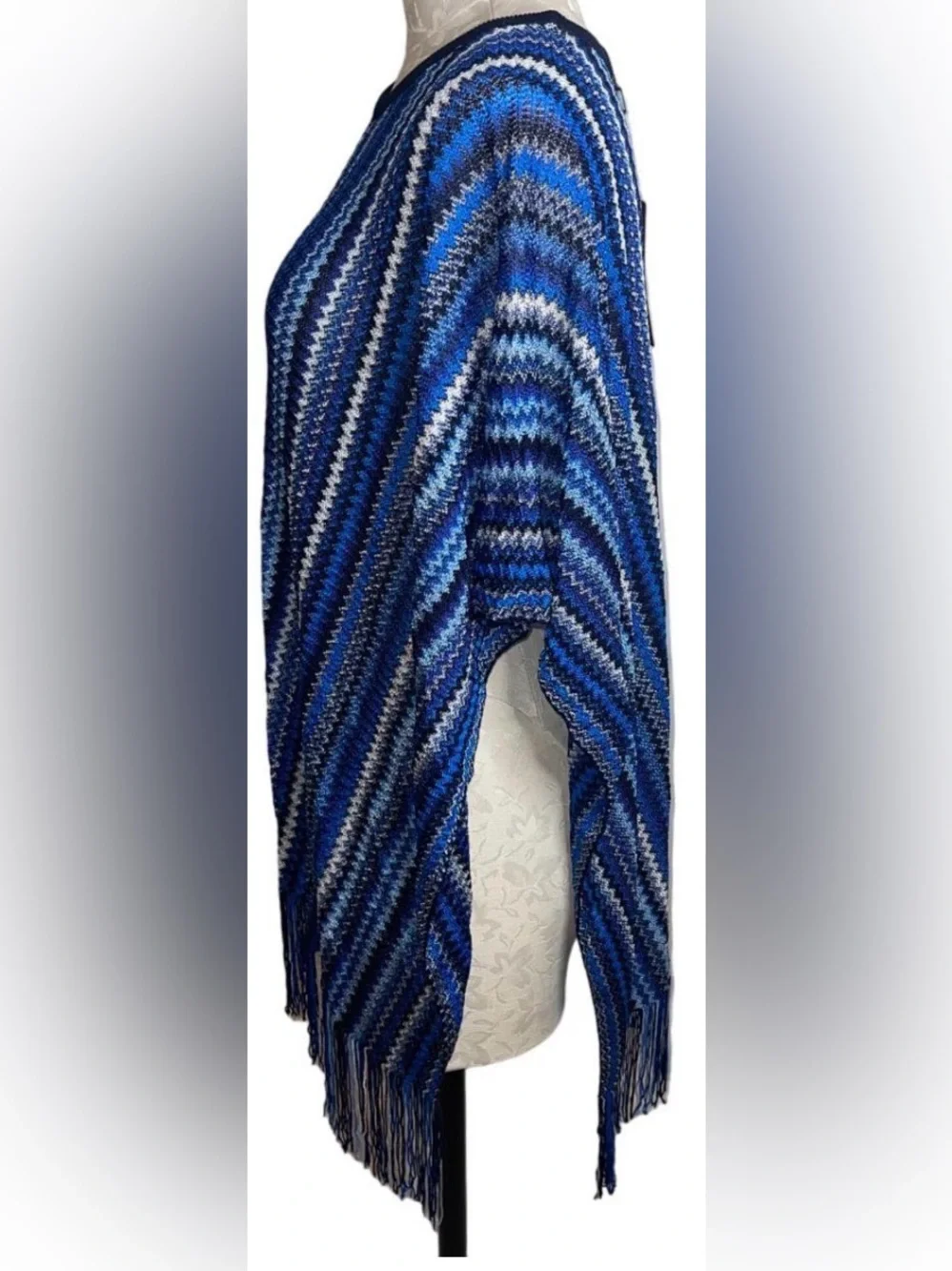 Missoni EUC Chevron Poncho. OSFM
Blue/Black/White Pattern. Made in Italy - Picture 2 of 6
